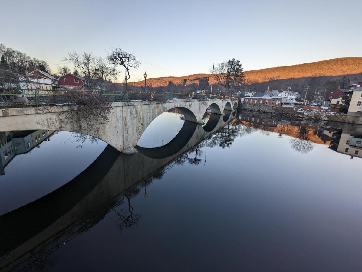 Blooming Inn Shelburne Falls المظهر الخارجي الصورة